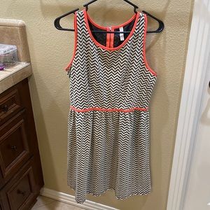 Nice geometric dress with tangerine lining